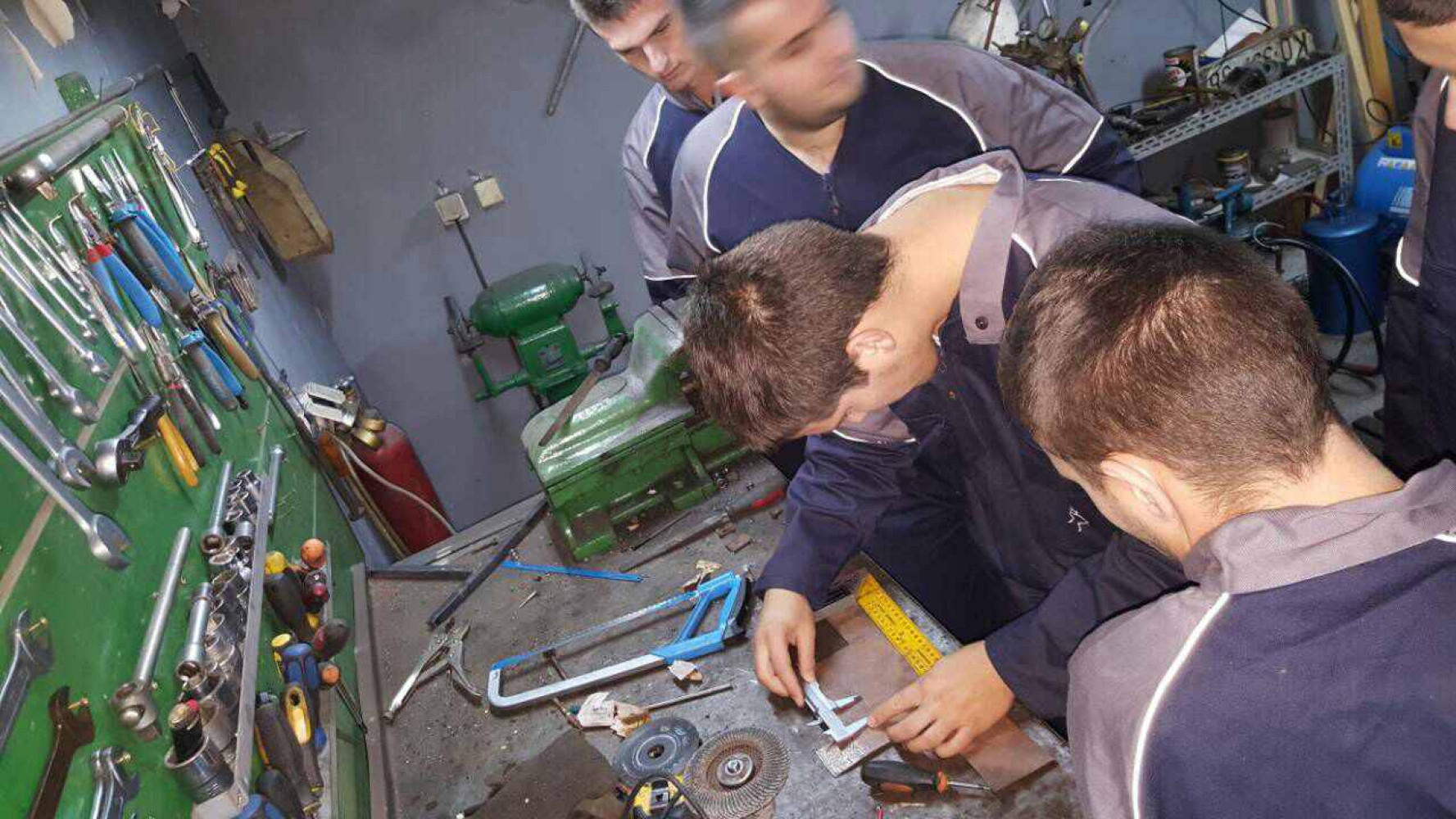 POMORSKI FAKULTET KOTOR
 
 
 
 
 
 Izvještaj sa prvog predavanja iz 'Radioničke prakse I', grupa 1