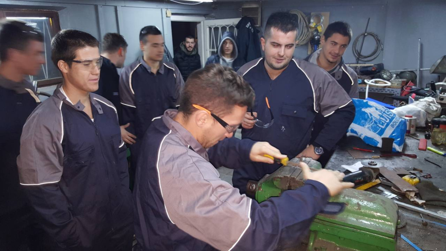 POMORSKI FAKULTET KOTOR
 
 
 
 
 
 Izvještaj sa prvog predavanja iz 'Radioničke prakse I', grupa 1