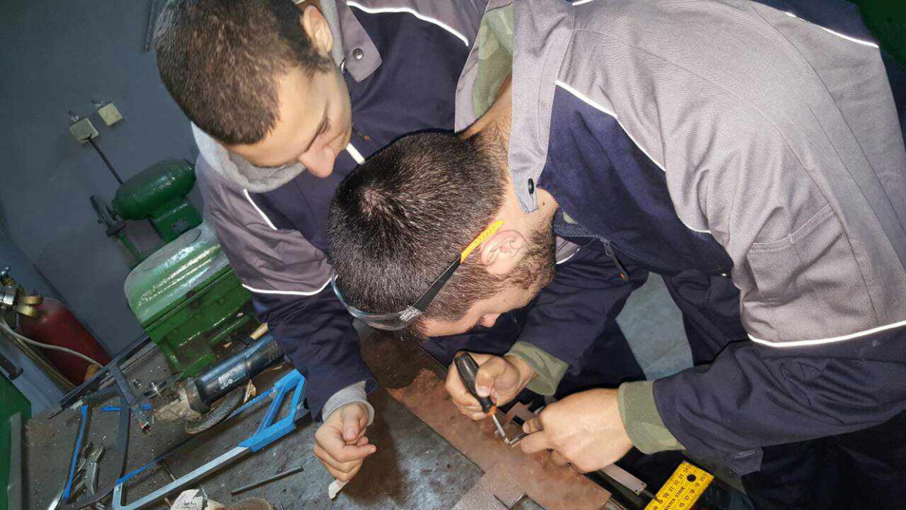 POMORSKI FAKULTET KOTOR
 
 
 
 
 
 Izvještaj sa prvog predavanja iz 'Radioničke prakse I', grupa 1