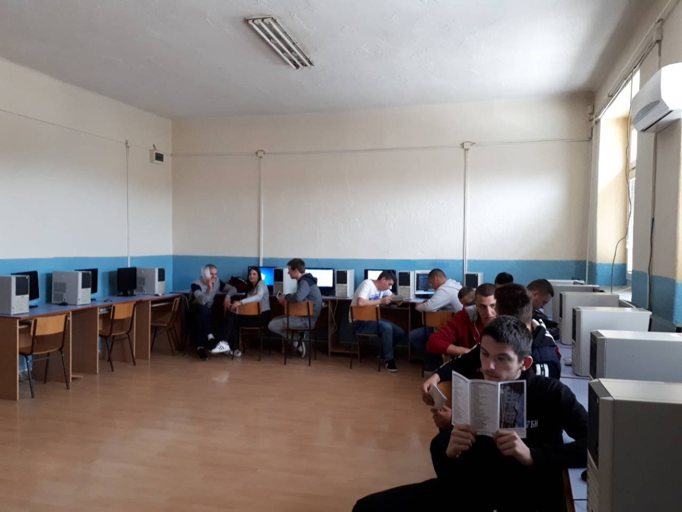 POMORSKI FAKULTET KOTOR
 
 
 
 
 
 Promocija Pomorskog fakulteta Kotor u JU Srednjoj elektro-ekonomskoj školi u Bijelom Polju