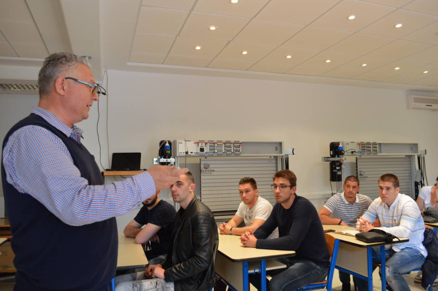 POMORSKI FAKULTET KOTOR
 
 
 
 
 
 Predavaci i studenti posjetili Sveuciliste u Dubrovniku