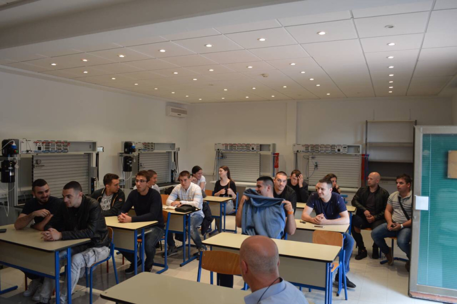 POMORSKI FAKULTET KOTOR
 
 
 
 
 
 Predavaci i studenti posjetili Sveuciliste u Dubrovniku