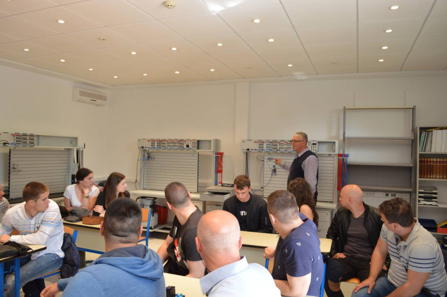 POMORSKI FAKULTET KOTOR
 
 
 
 
 
 Predavaci i studenti posjetili Sveuciliste u Dubrovniku