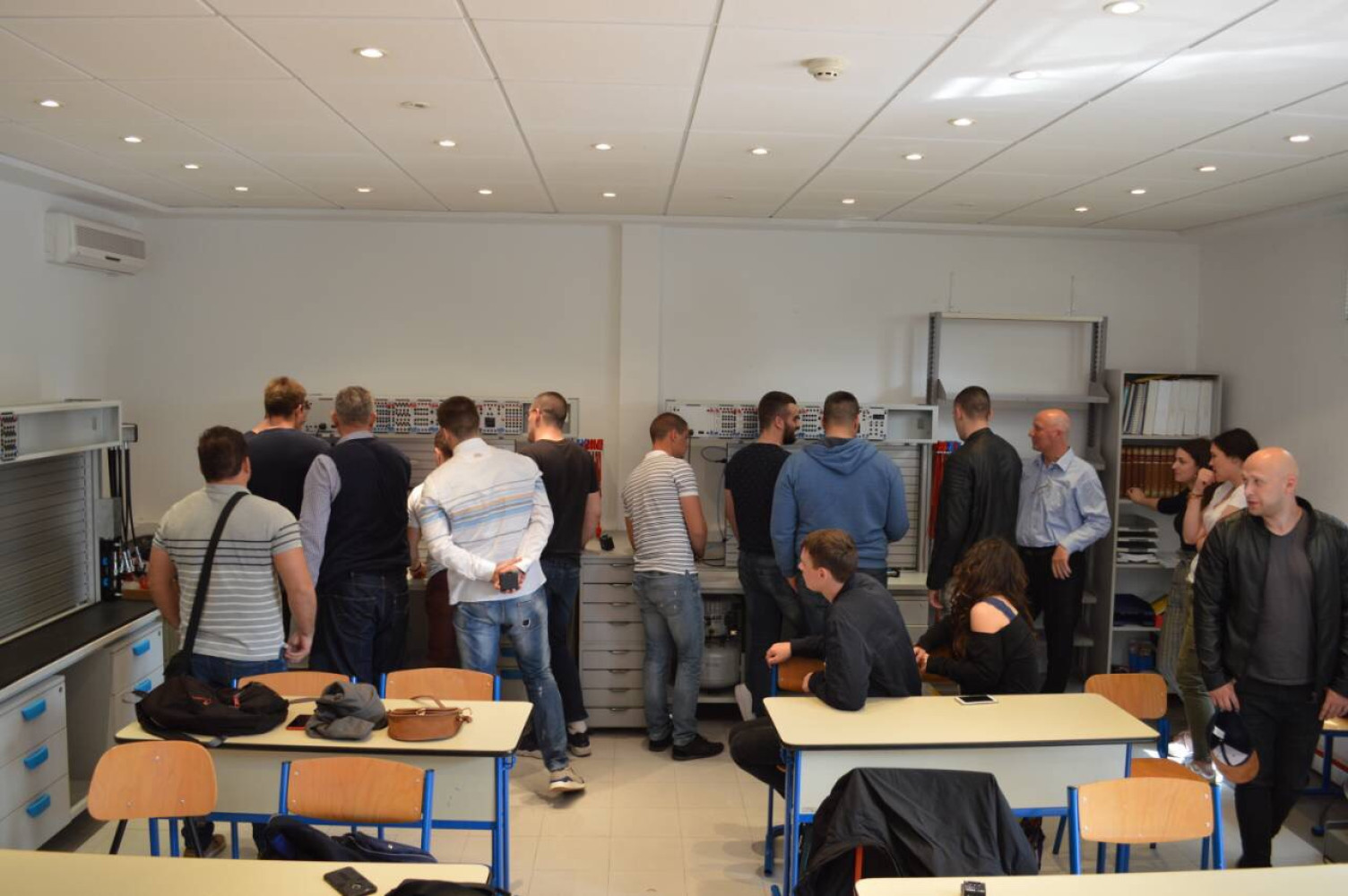 POMORSKI FAKULTET KOTOR
 
 
 
 
 
 Predavaci i studenti posjetili Sveuciliste u Dubrovniku