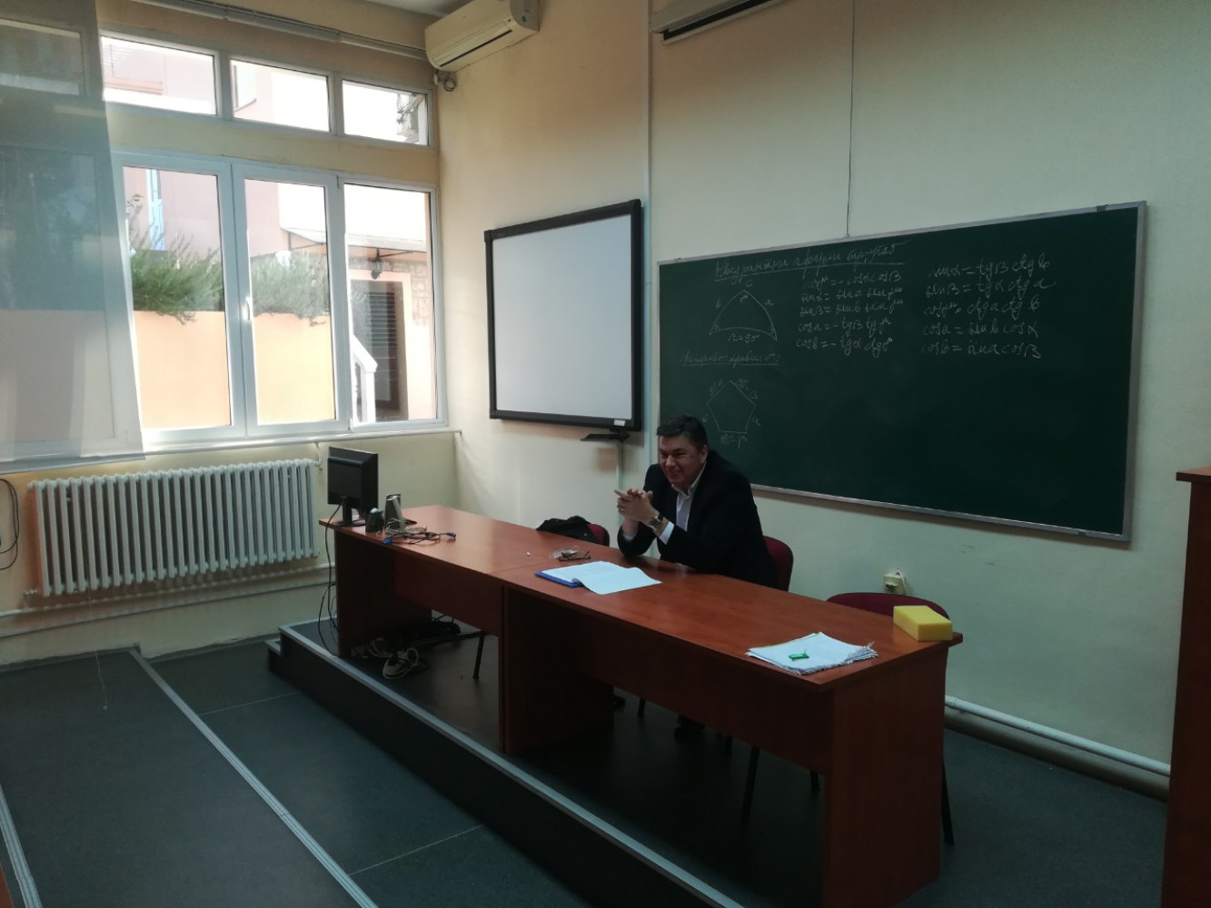 POMORSKI FAKULTET KOTOR      Odrzano predavanje Sloba Pajovica, dugogodisnjeg direktora Luke Bar i Crnogorske plovidbe na Pomorskom fakultetu Kotor