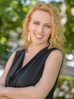 istaknuti umjetnik dr Nina Perović