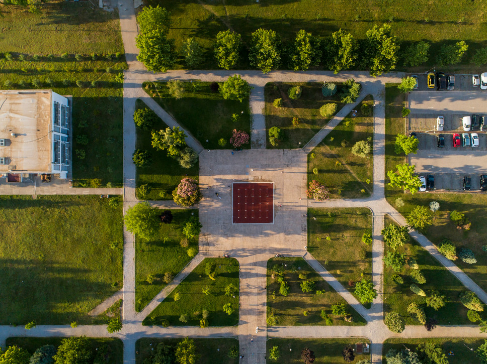 Public Call 4/24 for the lease of land for a temporary structure - retail of recreational and cultural items