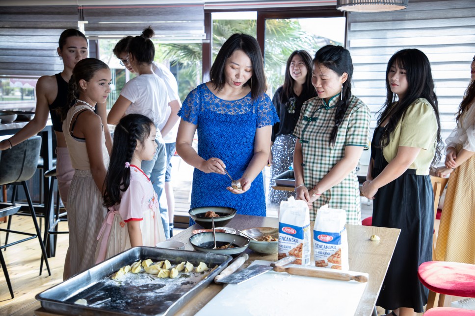 The Confucius Institute at the University of Montenegro participated in the Dumpling Festival organized by the Chi Le Ma Plus restaurant in Podgorica