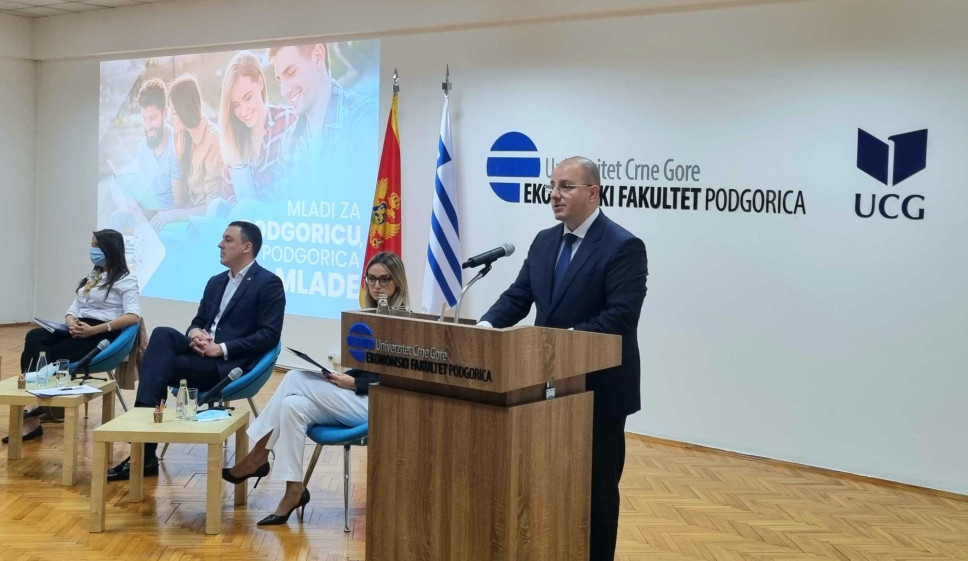  Dekan Milović čestitao svim akademcima Međunarodni dan studenata