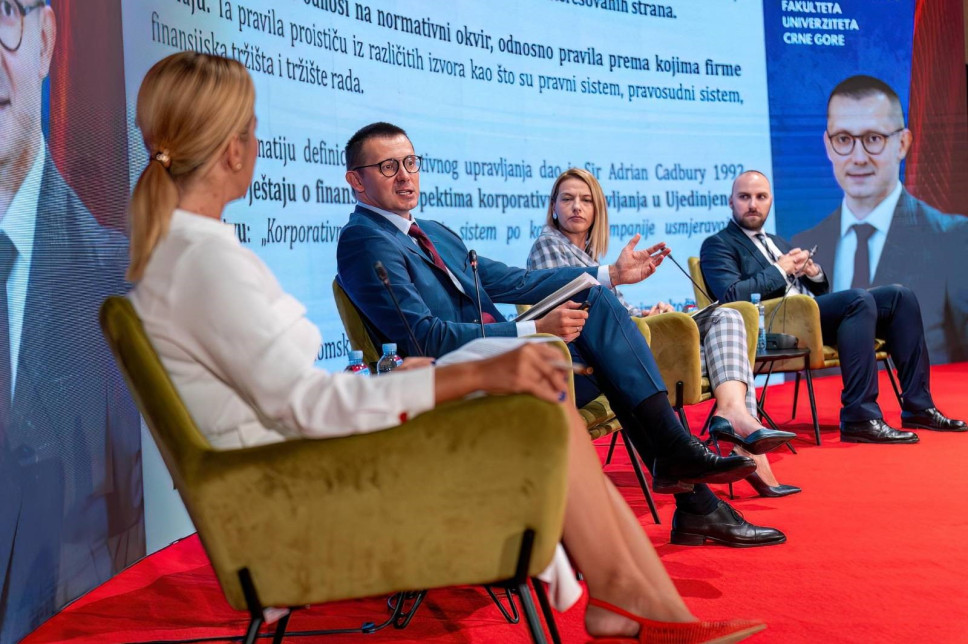 Dekan Jocović o različitim pristupima i praksama upravljanja državnim preduzećima