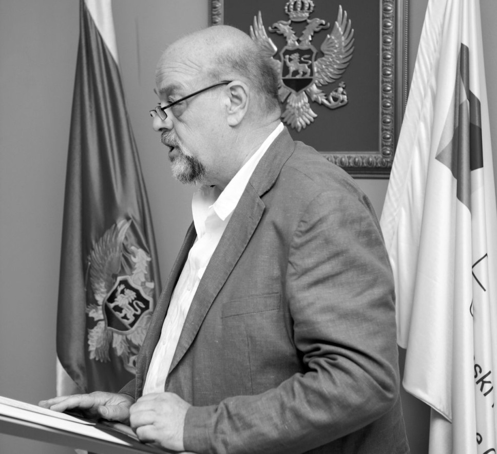 <span class="CyrLatIgnore"> In Memoriam</span>: Prof. dr Svetislav G. Popović, redovni profesor u penziji 