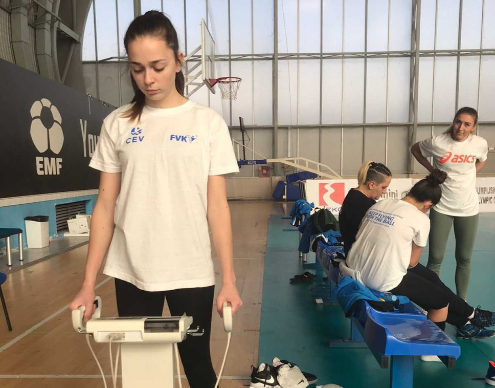 Testirana ženska juniorska odbojkaška reprezentacija Kosova
