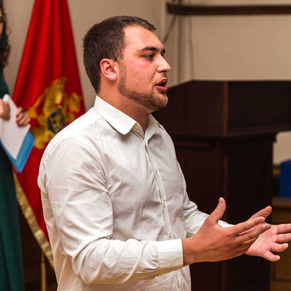 Nagrada publike takmičaru čiji je cilj bio "da riječ ljubav odzvanja čitavom salom“