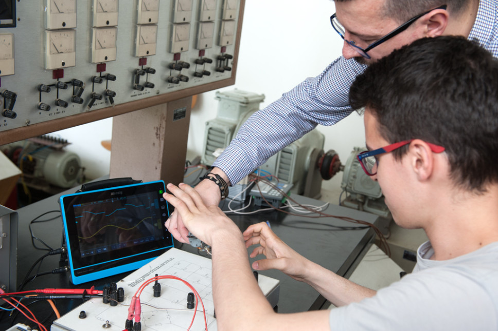 Profesori se odrekli honorara radi studenata koji rade na rješenjima za jedinstveno evropsko tržište električne energije 