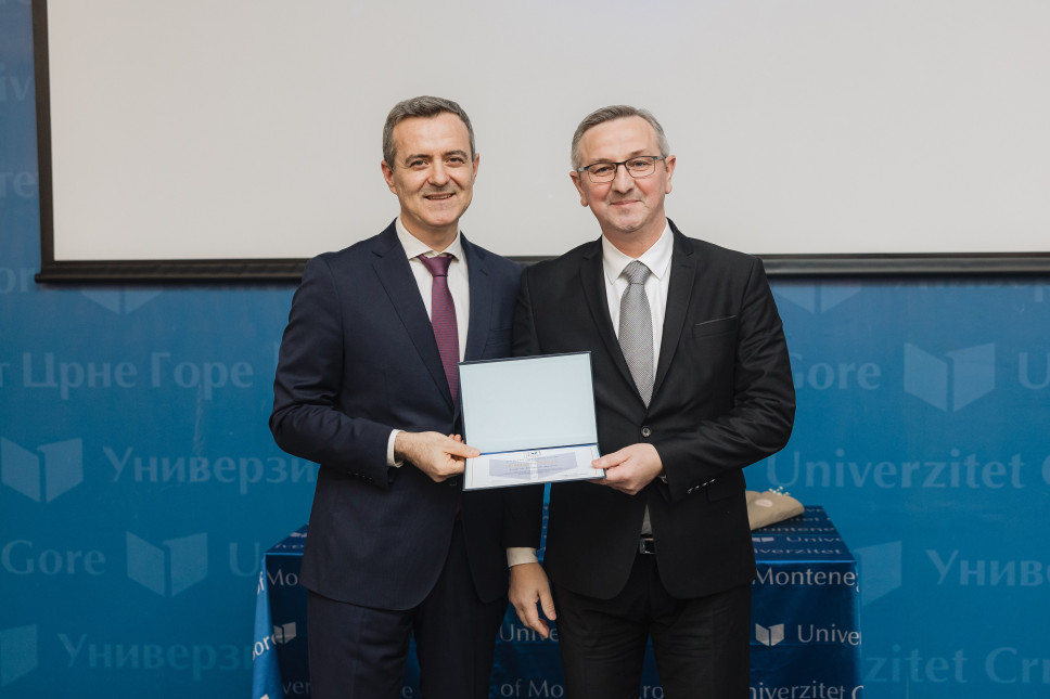 Prof. dr Dragan Burić dobitnik priznanja za poseban doprinos naučnoistraživačkom radu na Univerzitetu Crne Gore
