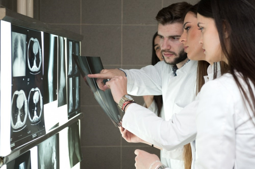 Students of the Faculty of Medicine UMNE Volunteer in the Public Health Institute, Online Teaching