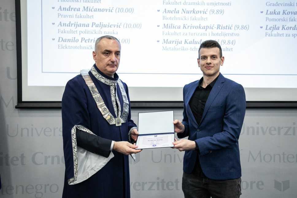 Nagrada "Komora najboljem studentu medicine" sa sobom nosi dodatnu dozu odgovornosti i motivaciju za dalje uspjehe