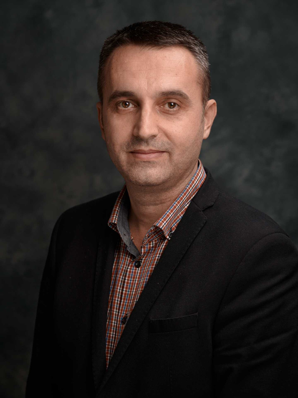 Biografija - Mićanović Veselin
