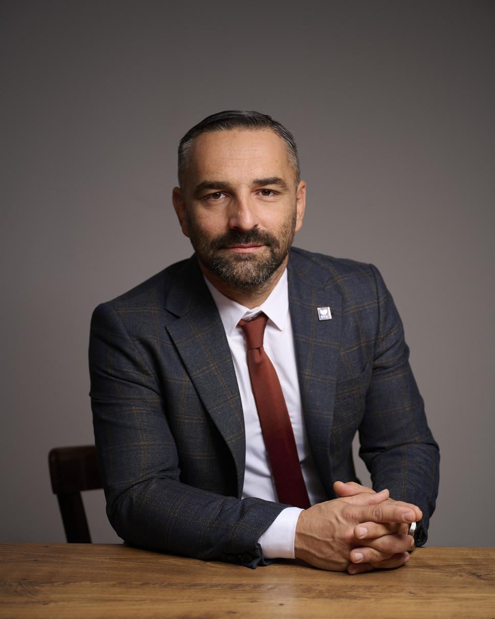 Biography - Jašarović Edin
