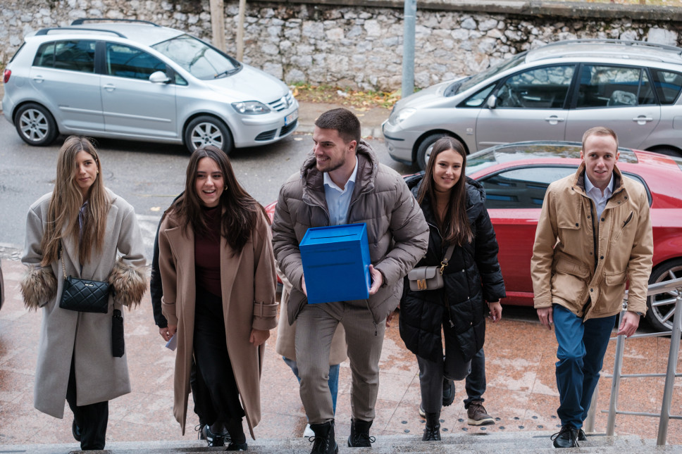 Predstavnici Studentskog parlamenta UCG predali Ministarstvu prosvjete, nauke i inovacija peticiju za urgentno rješavanje statusa studenata dvogodišnjih master studija