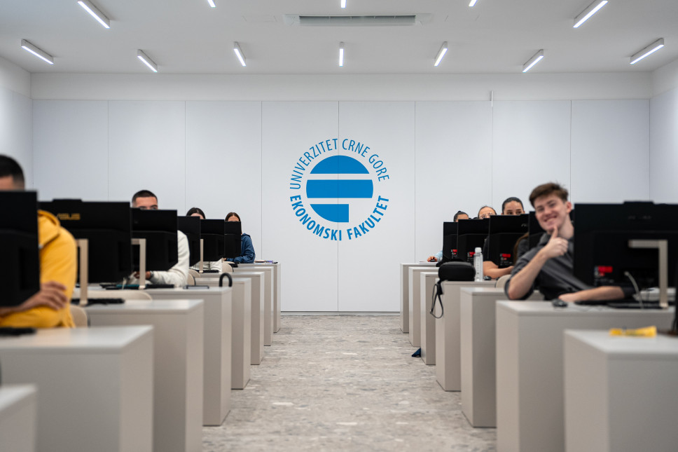 Javni poziv studentima/kinjama završne godine osnovnih studija za učešće u programu stručne prakse u Službi predsjednika Crne Gore