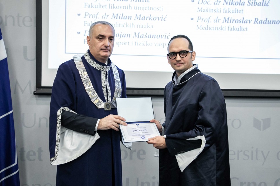 Prof. mr Bojanu Martinoviću priznanje za postignute rezultate u 2019. godini