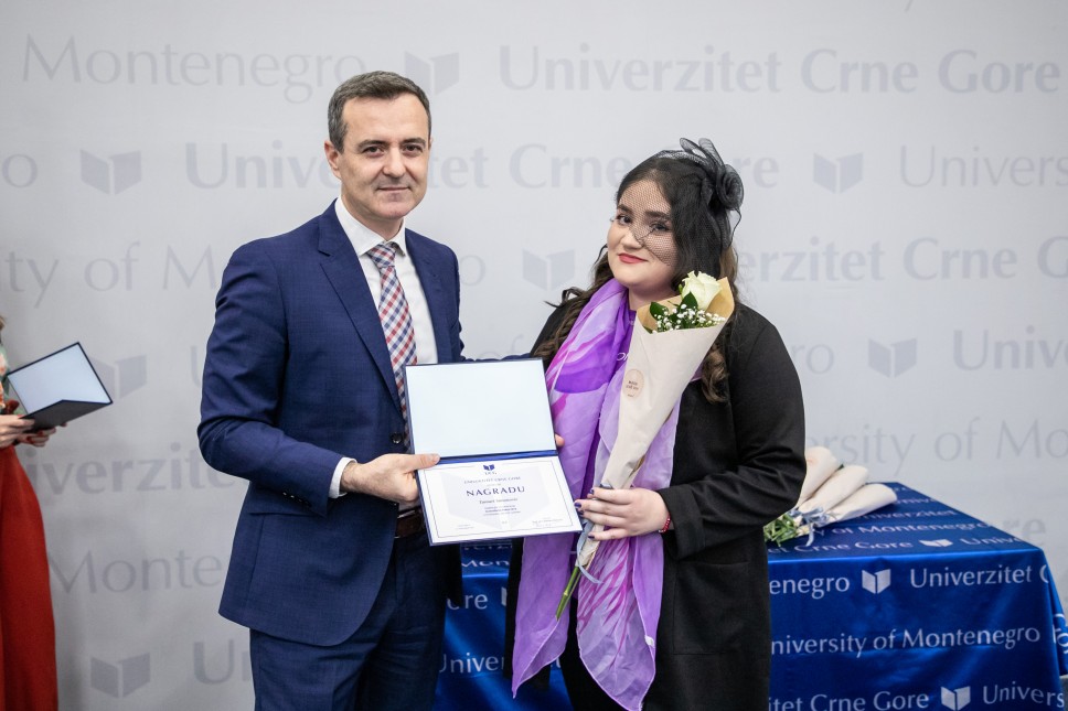 Tamara Simonović najbolja studentkinja Filološkog fakulteta za studijsku 2022/23.
