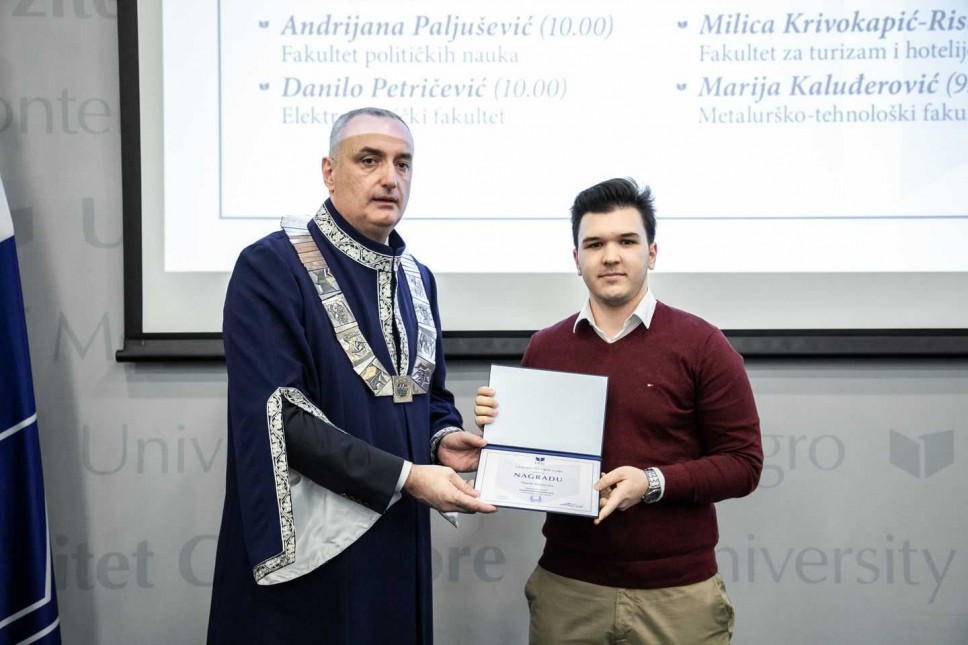 Danilo Petričević, najbolji student Elektrotehičkog fakulteta za studijsku 2019/20. godinu