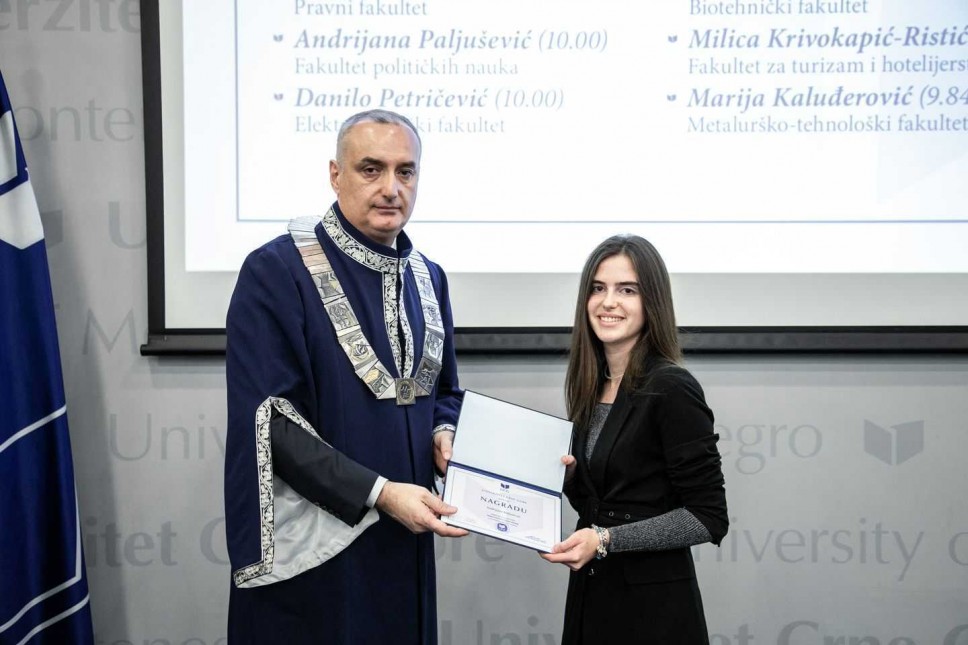 Andrijana Paljušević, najbolji student Fakulteta političkih nauka za studijsku 2019/20.  godinu 